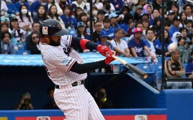 ヤクルトがスゲー！七回一挙７得点で大逆転に成功！１死も奪われない圧巻猛攻　池山監督がベンチで狂喜乱舞　神宮球場も大盛り上がりの大逆転勝利！