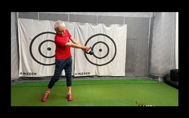 【ゴルフ】ダフリ・トップをなくすには体重移動がカギ!?