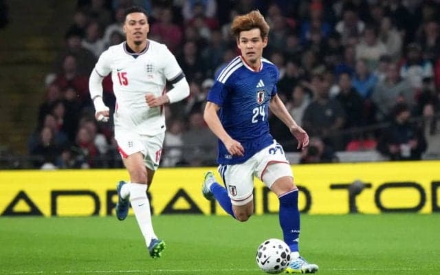 ｢この馬力｣｢バケモンじゃねーか｣マインツ佐野海舟の最強体幹＆推進力抜群の“ゴリゴリプレー”が圧巻！ 聖地勝利から中3日｢凄いとしか言いようがないw｣