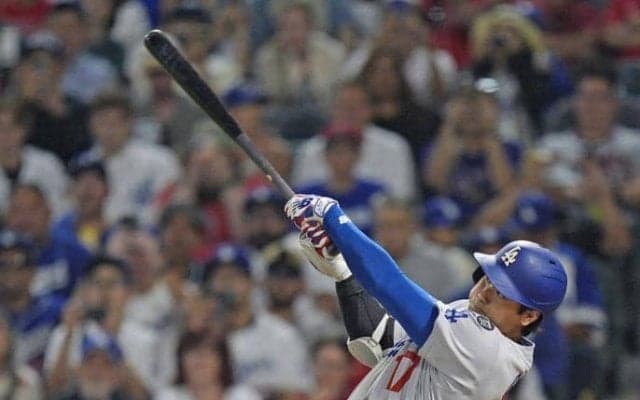 大谷翔平、元巨人左腕から２号特大先制ソロ　確信歩き１３４メートル豪快アーチに敵地どよめく　２回無失点の佐々木朗希を援護　雨天開始２時間遅延