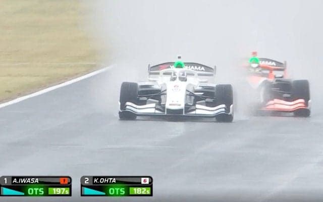 「マジかよ」覚醒したホンダの若きエース、“たった1周の”チャンスで雨中の衝撃オーバーテイク「狙ってましたね」解説者も称賛