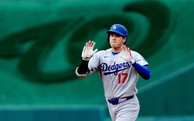大谷翔平の2号直後に「やってるな～笑」　中継にチラリ…同僚たちが見せた“お茶目な姿”