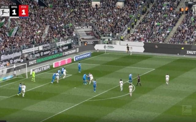 「エグすぎん？」町野修斗、美しすぎる“超ロングスロー”炸裂「飛びすぎやろ」「すげえな」相手DFが混乱→驚異のボール軌道…スタジアム騒然