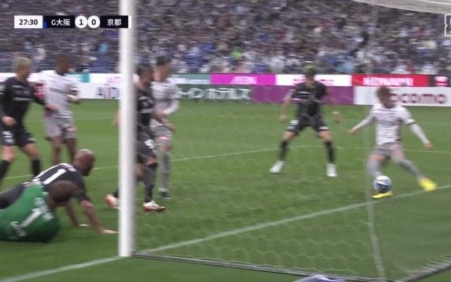 「ソンジュン偉すぎる」日本帰化報道の18歳MF、ライン上ギリギリでの“神クリア”が話題「ユンの1mm」「割ってなかったのか」