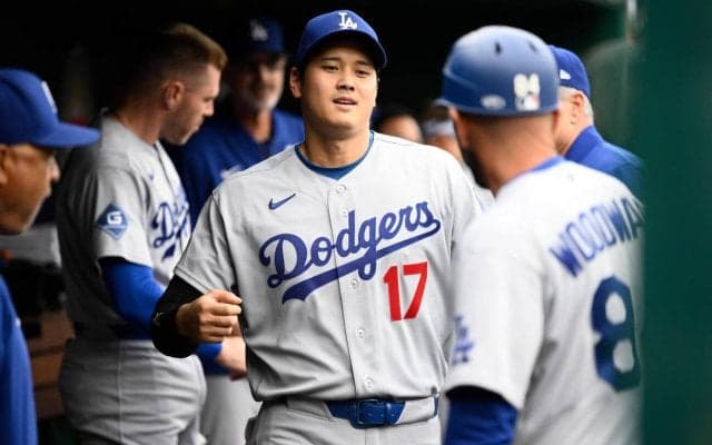 大谷翔平、山本由伸ら、“おそろいコーデ”でトロントに移動「何着ても正解に」負傷ベッツの姿も