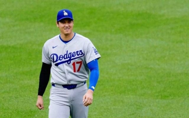 大谷翔平が“悪ガキ”発動「どついてるw」　由伸に不意打ち…お茶目なイタズラが「楽しそう」