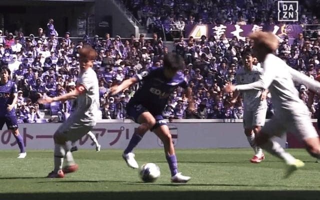 「何この速さ…」19歳天才の華麗ターン→極上キラーパスが「ファンタジスタすぎる」「ほんと上手い」中島洋太朗に称賛の嵐