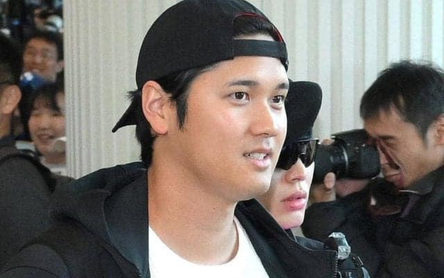 ドジャース　大谷翔平＆山本由伸が並んで球場入り　山本はオシャレなメガネスタイル　ＷＳ連覇の地に帰還　球団が公開