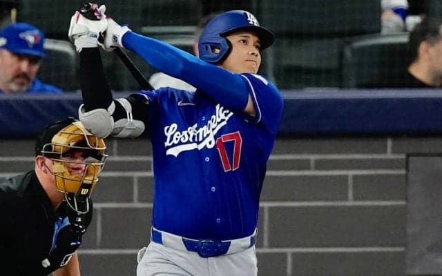 大谷翔平、2戦連発の豪快3号　ボール球でもお構いなし、敵地騒然…岡本の前でアーチ