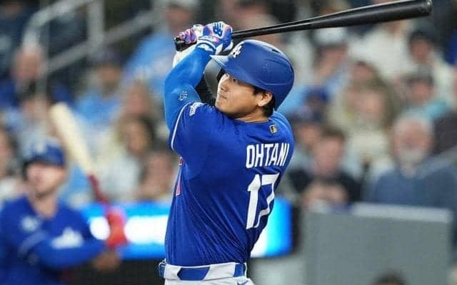 大谷翔平、ボール球を本塁打に　WSの再戦で敵地ファンは頭を抱えた