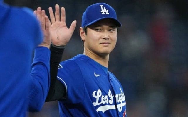 大谷＆由伸が「学習している」　視線の先にいた人物に爆笑…MLB公式が捉えた“謎行動”