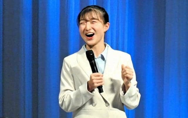 坂本花織さん「やりたいこと、やりきって」　母校の大学入学式に登場