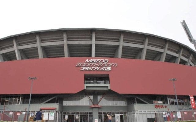 広島-巨人で歌手・岡本幸太が真っ赤なスーツで国歌独唱　広島出身の鯉党「ドキドキして、めちゃめちゃうれしかった」