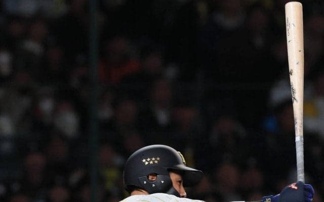 【阪神】ラッキーな形ですぐさま同点　木浪聖也の放った二ゴロをヤクルト伊藤琉偉がトンネル…