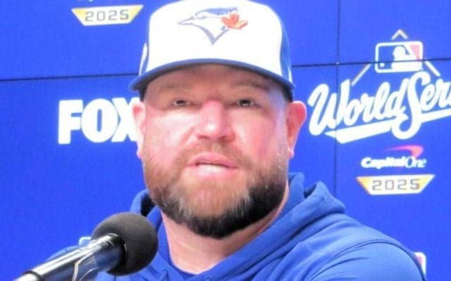 ブルージェイズ　シュナイダー監督が激高して退場　ガーズマンのボーク判定に　帽子たたきつけ、球審と距離２０センチでまくし立てる　本拠地が大歓声