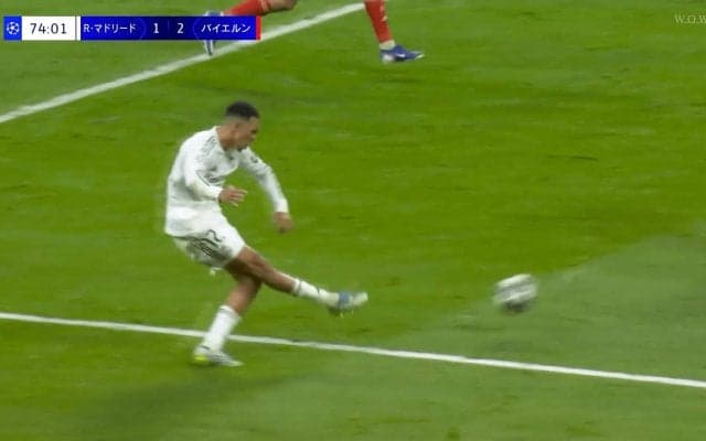 「何じゃこのクロス…」レアルDFの“神アシスト”に驚愕！「なぜそこ通せるん？笑」林陵平氏も大絶賛「アーノルドにしか蹴れない」