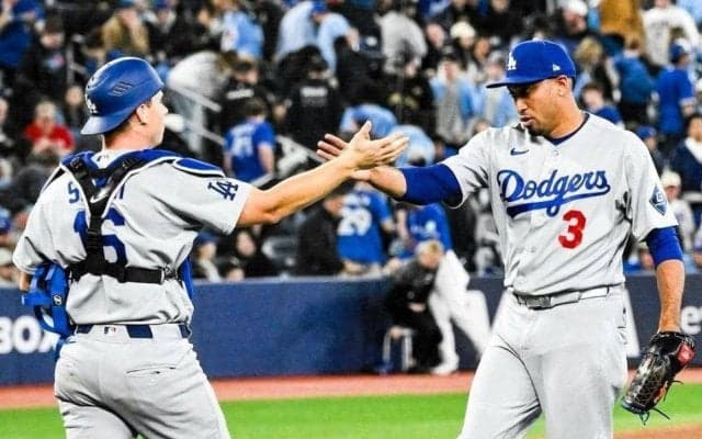 ドジャース　スミスが「マスターＡＢＳ」「神ってる」「全幅の信頼」九回ボール判定が覆って見逃し三振　ディアスがめっちゃニッコニコ