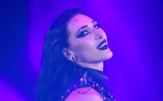 「相変わらずかっこいい」“最恐”美女レスラー、ファンでなくとも必見のカリスマオーラ“限界突破”入場シーンが話題に