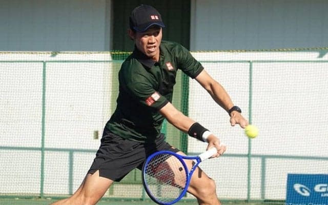 錦織圭、16年ぶりのサラソタで初戦突破。引退報道を否定し、強風の中キッカーにストレート勝ち。2回戦は第1シードのウー・イービンと激突