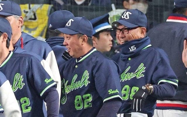 ヤクルト執念堅首　池山監督「一つ勝ったっていうのは非常に大きい」逆転勝ちで今季初連敗阻止