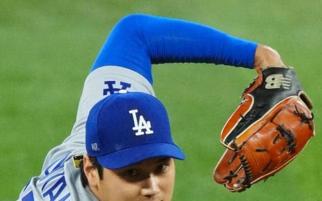 二刀流の大谷翔平、５回の打席に死球でヒヤリも続投　右足のつま先付近に当たり声を上げる