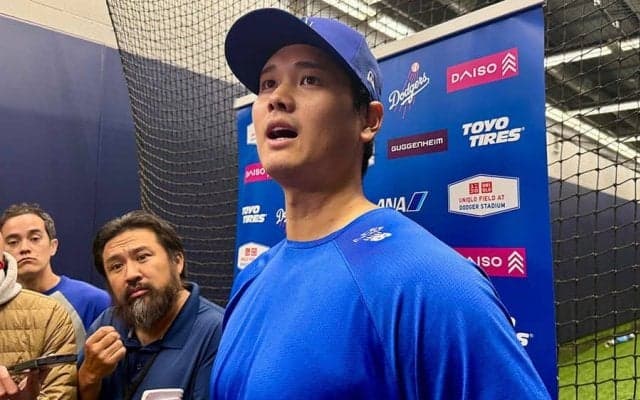 大谷翔平、同僚ロハスに寄り添い　父親が急逝…「MR」帽子に込めた思い「支えていければ」