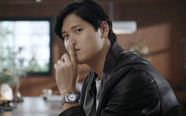 大谷翔平、茶目っ気たっぷりの“ポーズ”　カメラ目線で激レア…ファン悶絶必至の新CM