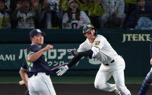 阪神・森下の４号ソロで先制　「同期の茨木が頑張っているので」と四回まで無失点のプロ初先発・茨木を援護　本塁打数はサンタナと泉口を抜いて、リーグ単独トップに