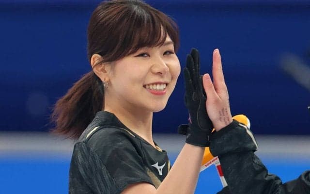 ロコ・ソラーレ吉田夕梨花、黒タンクトップ姿で“衝撃ボディ”披露…腹筋もチラ見せ「かっこいい！けど、やっぱり可愛い」
