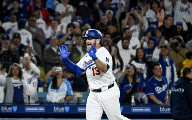 ドジャース　マンシーがサヨナラ弾含む３発「今夜は本当に特別な夜だった。最高の気分だ」試合後も興奮隠せず　チームメートの大谷の快挙に花を添える大暴れ
