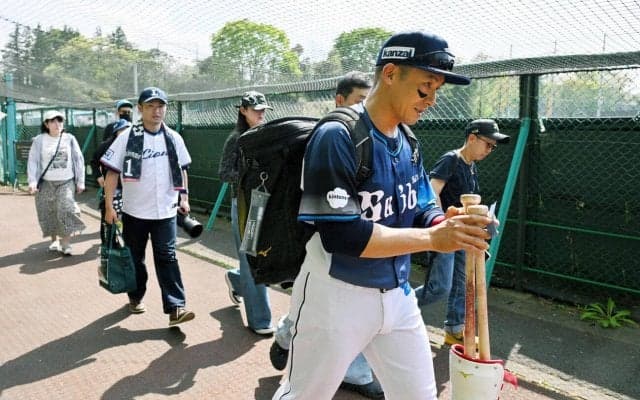 【西武】栗山巧への敬意で応援席がオレンジに染まる　「場所は違いますけど…」不在の本人も感謝