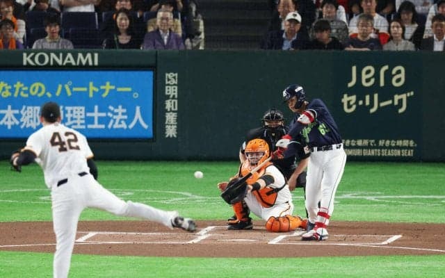 【ヤクルト】試合開始５分で先制　鈴木叶が無死二、三塁から２点適時三塁打
