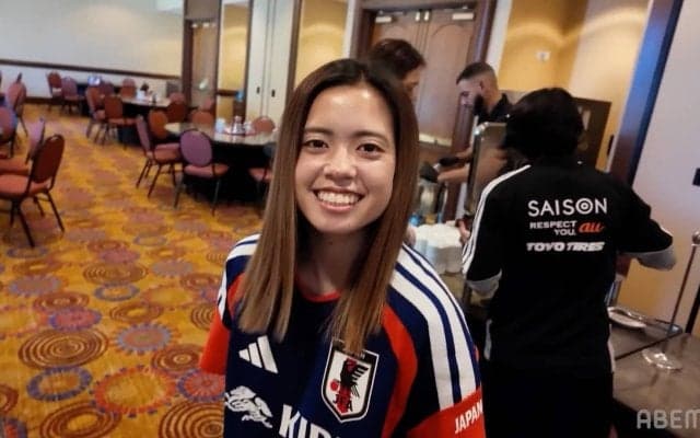 「世界一可愛い作り笑い」長谷川唯の“無言ニコニコ”が大反響！シュールすぎる昼食オフショット「静止画じゃないぞ（笑）」