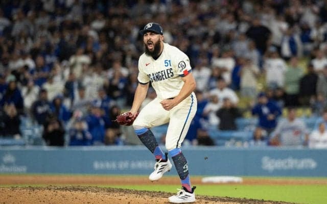 ドジャースのベシア、誕生日に今季初セーブ　９回２死一、二塁から三振締め「闘争心を忘れずに」
