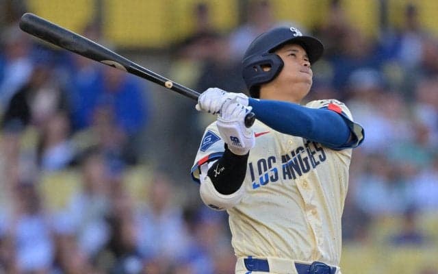 大谷翔平“先頭打者弾返し”で今季本拠地１号「これからもっともっと波に乗りたい」