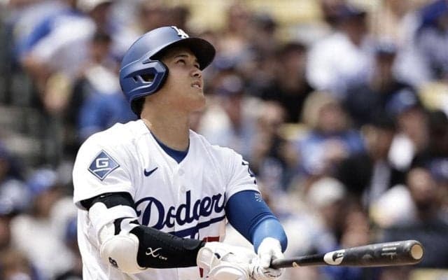 大谷翔平、２戦連続５号先頭弾　サイ・ヤング賞２回剛腕デグロムの初球１５８キロを右越え豪快アーチ　４６戦連続出塁　本拠地興奮　初回３奪三振の佐々木朗希を強力援護