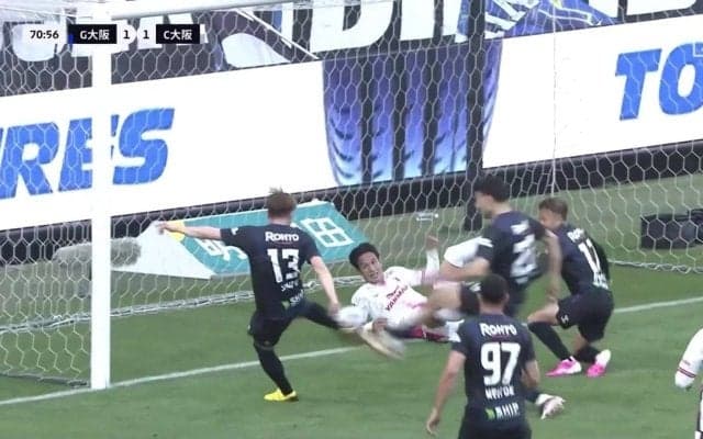 大阪ダービーで“幻の同点弾”「ツインシュートゆえに」「オフサイドそこ！？」痛恨のPK失敗→こぼれ球でネット揺らすもVARでノーゴールに「難しいジャッジ」