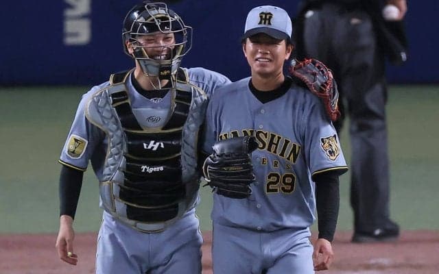 「俺が間違ってた」思わずファンに“ガチ謝罪”させる阪神新戦力の存在感　左腕の2完封をアシスト「阪神に来てくれてありがとう」「マウンドで投手を支えて一緒に戦ってくれる」