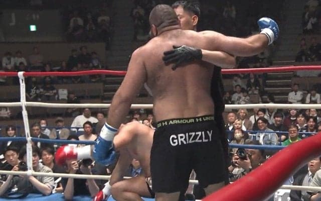 「完全に余計な一発」魔裟斗が苦言 挑戦者の“追撃”が波紋…ブレイク直後に後頭部へ“ズドン”