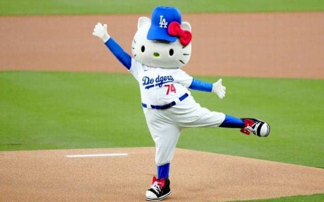 ド軍戦でハローキティーが“コロコロ始球式”　大谷翔平が出場…華麗ターンに球場喝采