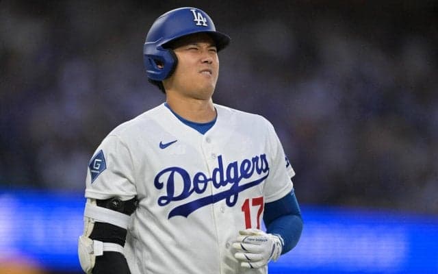 大谷翔平、打席でビックリ！　相手投手が投げる直前、捕手がタイムかけて走り出す