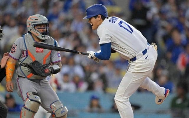 大谷翔平、捕手の一塁送球に苦笑い「また、当たるところだった」解説者もヒヤリ