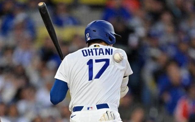 メッツ　リンドーアが「ナイスガイ！」「ほっこりした」大谷翔平が死球を受けた患部をスリスリにファン好感　互いに笑みを浮かべ