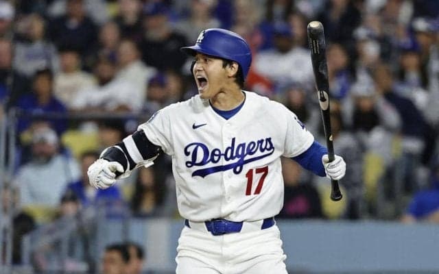 大谷翔平　自らハプニングショット３連発公開　キンブレルの投球にビックリの顔が　絶叫しながら打席外す　初回の死球も　昨年のパドレス戦でも同じ行動