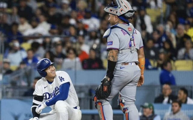 前代未聞の展開に思わず「え!?」とあんぐり　大谷翔平が打席内で目を丸くした敵バッテリーの“珍騒動”「ショウヘイの表情だけでだいぶ面白い」