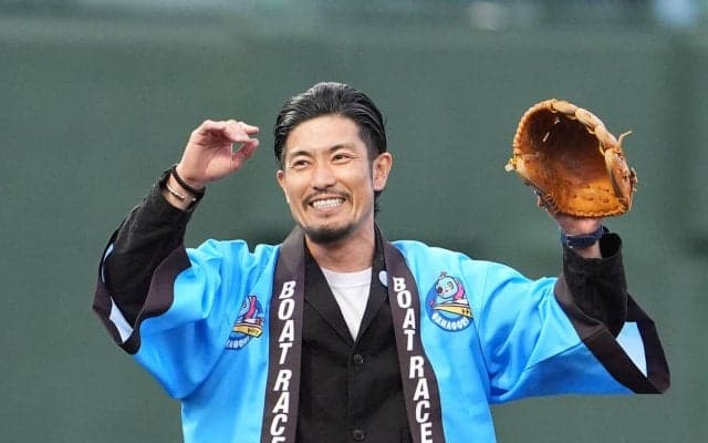 【中日】元中日の祖父江大輔氏が始球式で速球披露　打席にはドアラが立ち場内大歓声