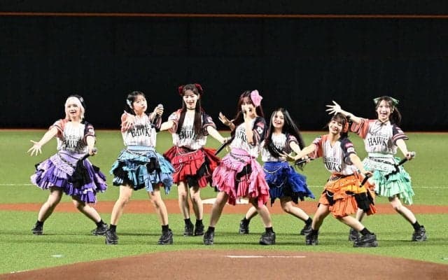 【ソフトバンク】「倍倍FIGHT！」熱唱CANDY TUNE７人全員でセレモニアルピッチ