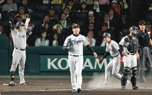 阪神　勝利の方程式が初の失点　モレッタ被弾で同点、九回岩崎が勝ち越し許す今季初失点「次が大事」