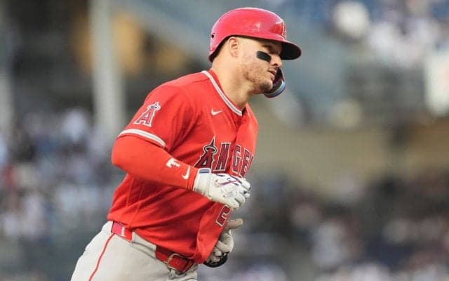 「トラウトが元気なのは嬉しいね」打率2割台前半も、OPSは…「怪我がなかったらやっぱ凄い選手だよなぁ」2試合連続アーチに日本のファンも歓喜