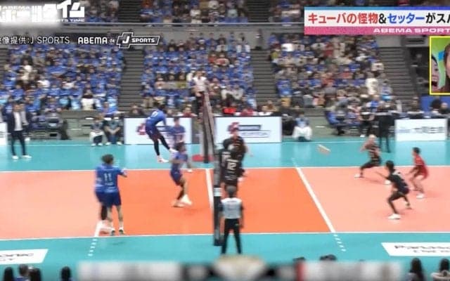 「打球音が違う」キューバの怪物、最高到達点360cm“爆速弾丸スパイク”炸裂… 相手コートに突き刺さった一撃
